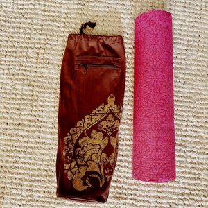 Lotus Yoga Mat & Bag